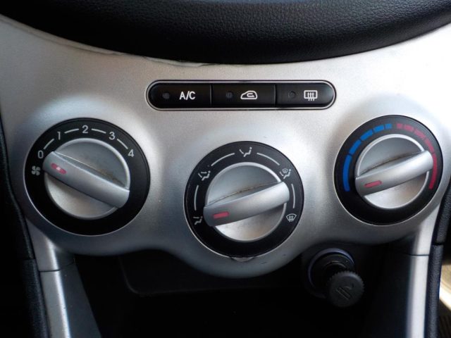 HYUNDAI i10 usata 38