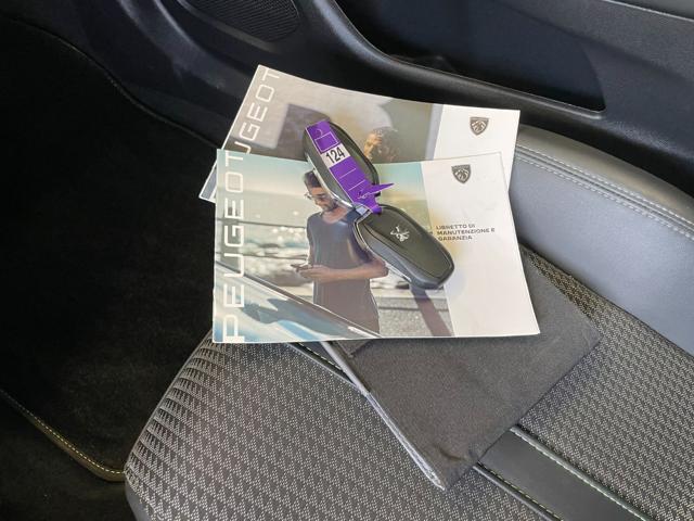 PEUGEOT 2008 usata, con Volante in pelle