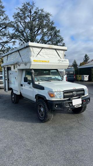 TOYOTA Land Cruiser HZJ 79 4.2D PICK-UP con CELLULA ABITATIVA camper