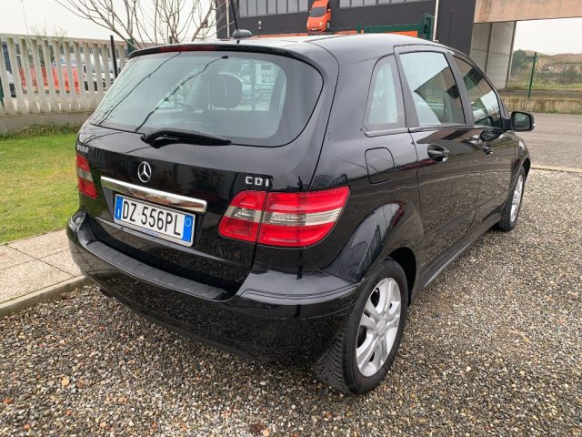 MERCEDES-BENZ B 180 usata, con Alzacristalli elettrici