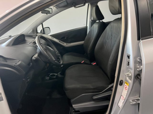 TOYOTA Yaris usata, con Autoradio