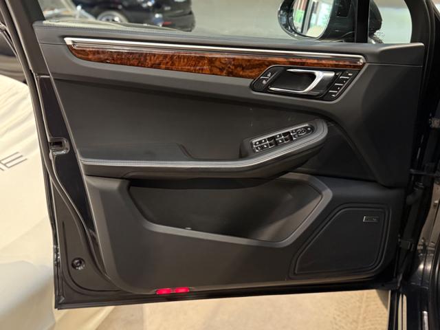 PORSCHE Macan usata, con USB