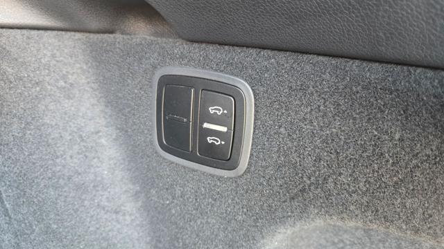 PORSCHE Macan usata, con Park Distance Control