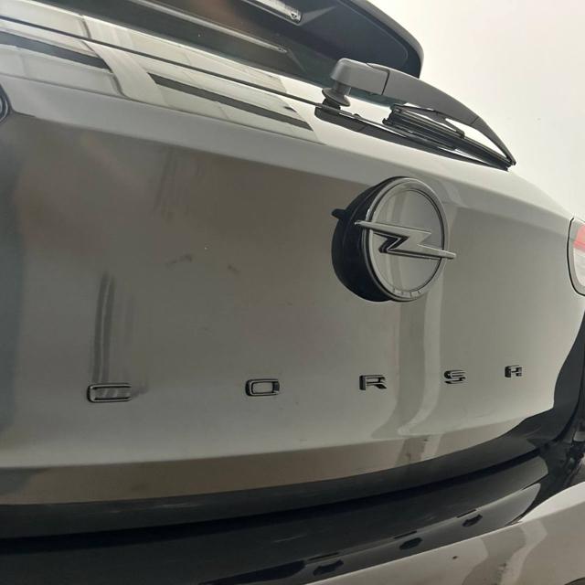 OPEL Corsa usata, con Sensori di parcheggio anteriori