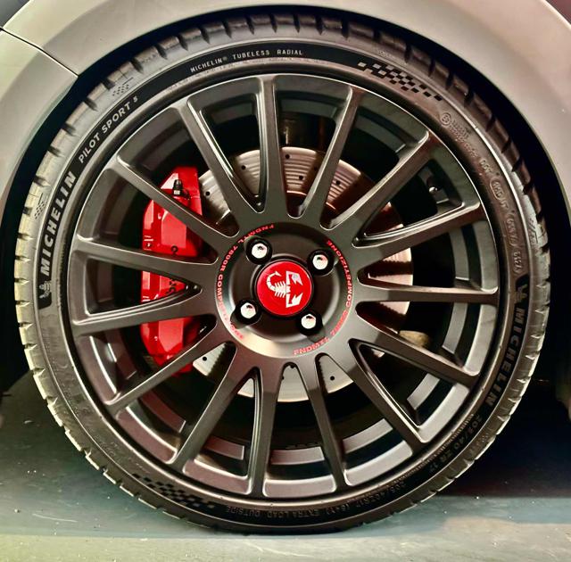 ABARTH 695 usata, con USB