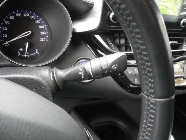 TOYOTA C-HR usata, con Freno di stazionamento elettrico