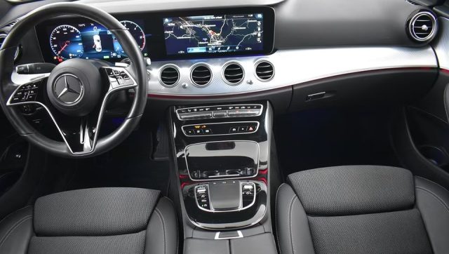 MERCEDES-BENZ E 220 usata, con Cerchi in lega