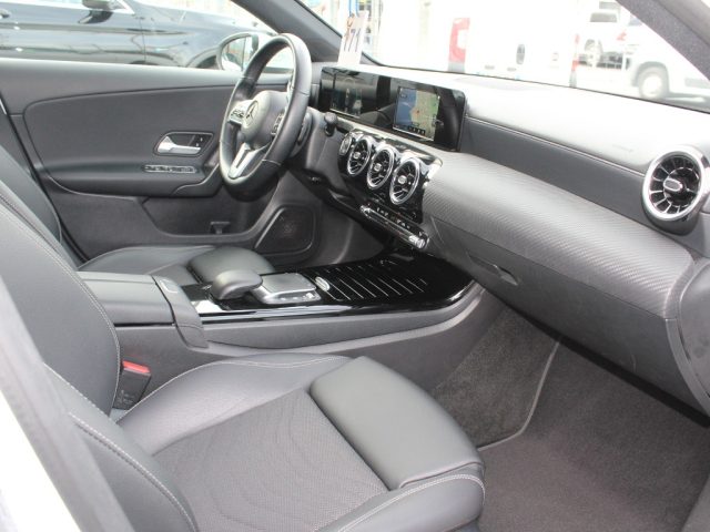 MERCEDES-BENZ A 180 usata, con Controllo automatico clima