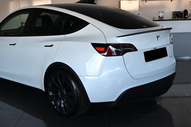 TESLA Model Y usata, con Sedile posteriore sdoppiato