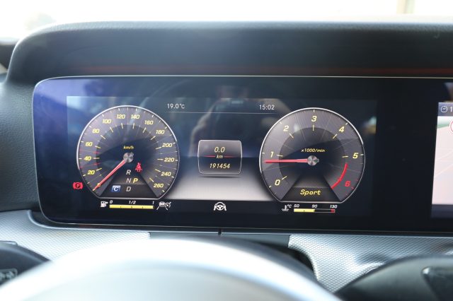 MERCEDES-BENZ E 220 usata, con Servosterzo