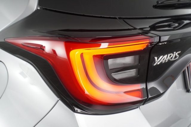 TOYOTA Yaris usata 9