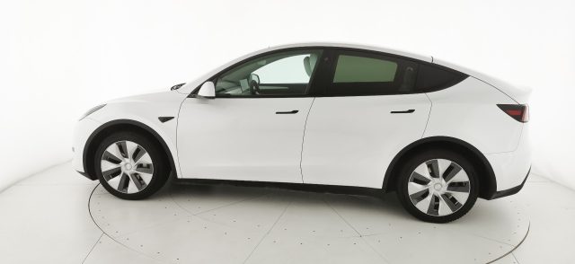 TESLA Model Y usata, con USB