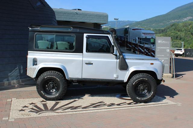 LAND ROVER Defender usata, con Gancio traino