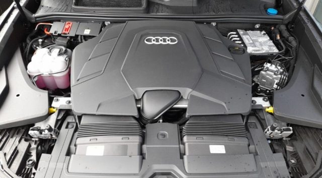 AUDI Q8 usata, con Interni in pelle