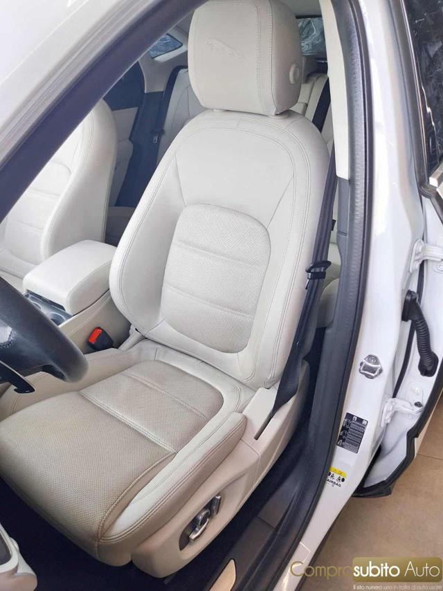 JAGUAR E-Pace usata, con Bluetooth