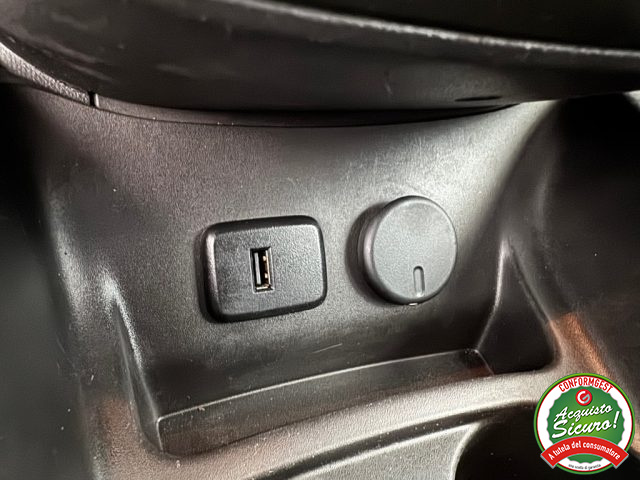 OPEL Corsa usata, con Touch screen