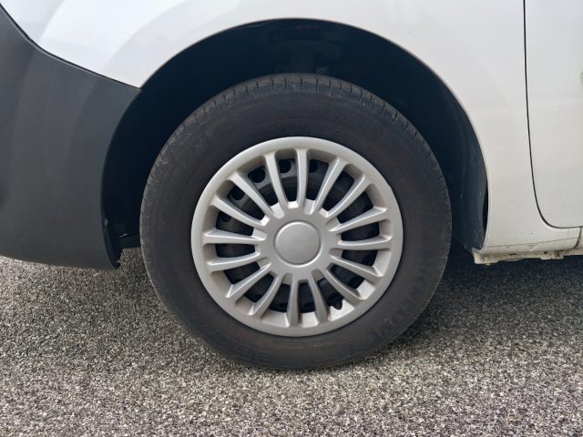 NISSAN NV250 usata, con Controllo trazione
