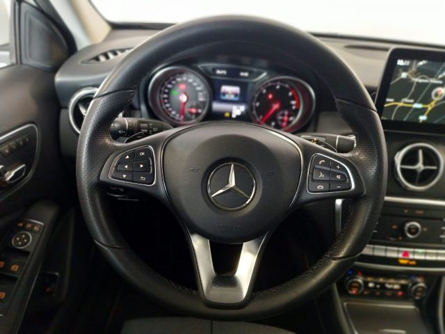 MERCEDES-BENZ GLA 200 usata, con Chiusura centralizzata