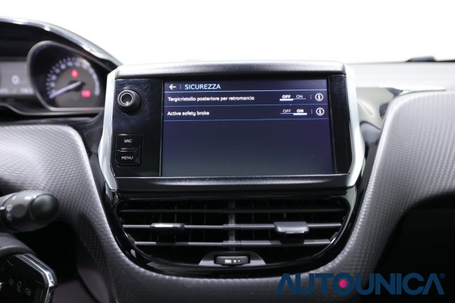 PEUGEOT 2008 usata, con Autoradio digitale