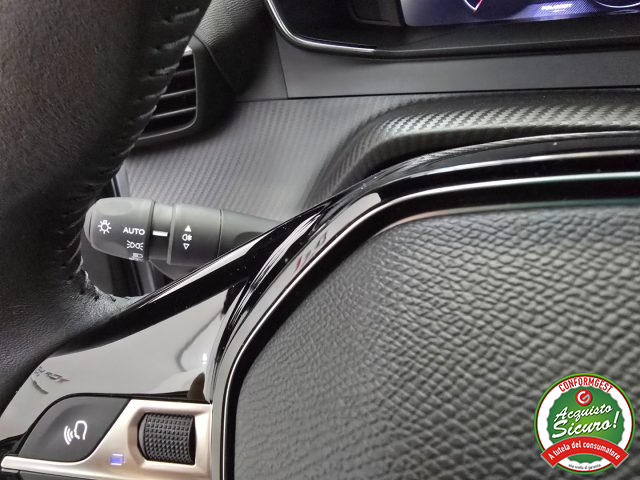 PEUGEOT 2008 usata, con Park Distance Control