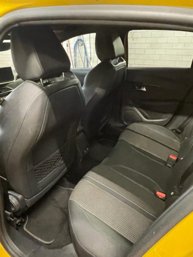 PEUGEOT 208 usata, con USB