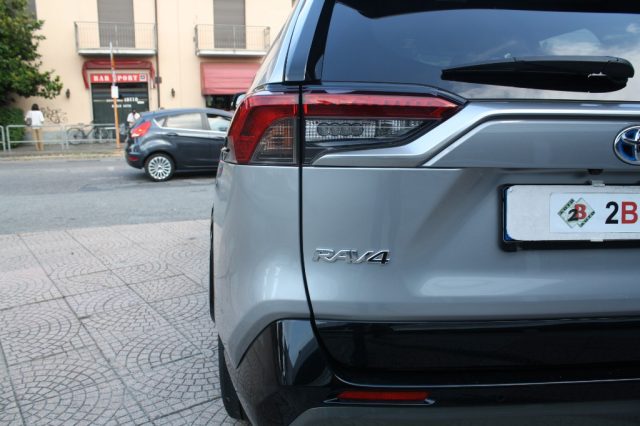 TOYOTA RAV 4 MY23 usata, con Sedile posteriore sdoppiato