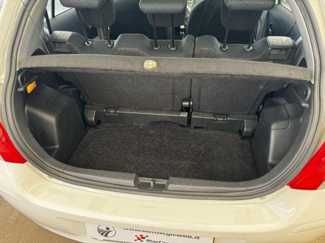 TOYOTA Yaris usata 22