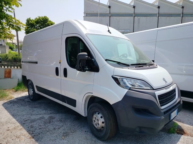 PEUGEOT Boxer usata, con Airbag