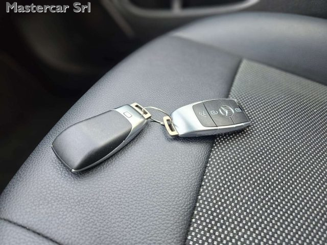 MERCEDES-BENZ CLA 200 usata, con Fari LED