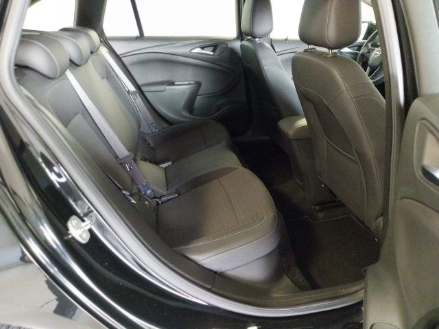 OPEL Astra usata, con USB