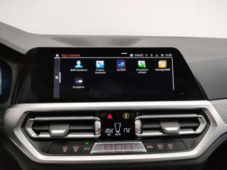 BMW 330 usata, con Touch screen