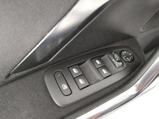 PEUGEOT 2008 usata, con Sistema di navigazione