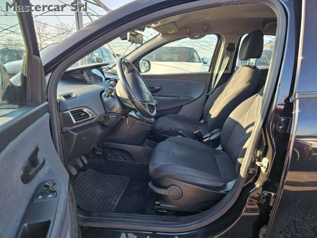 LANCIA Ypsilon usata, con Autoradio