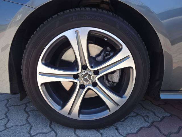 MERCEDES-BENZ E 220 usata, con Interni in pelle