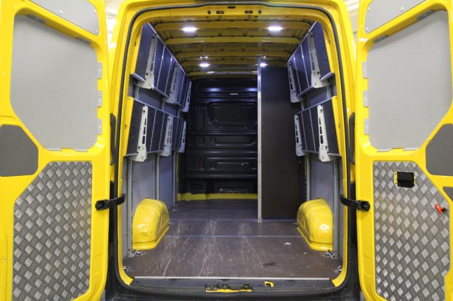 VOLKSWAGEN Crafter usata, con Monitoraggio pressione pneumatici