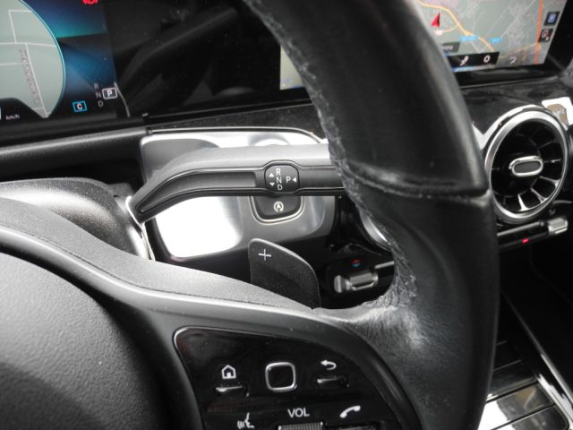 MERCEDES-BENZ GLB 200 usata, con Telecamera per parcheggio assistito