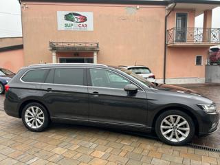 VOLKSWAGEN Passat Variant usata, con Airbag