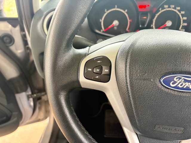 FORD Fiesta usata, con Specchietti laterali elettrici