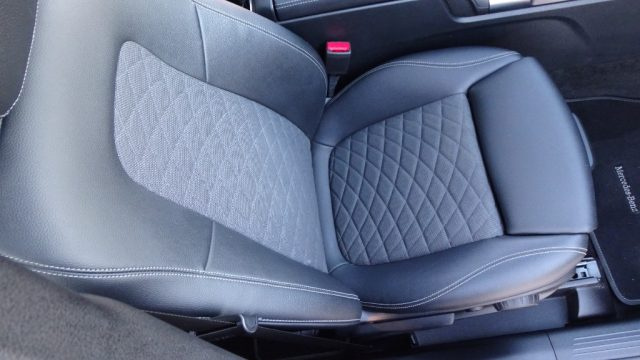 MERCEDES-BENZ GLB 200 usata, con Luce d