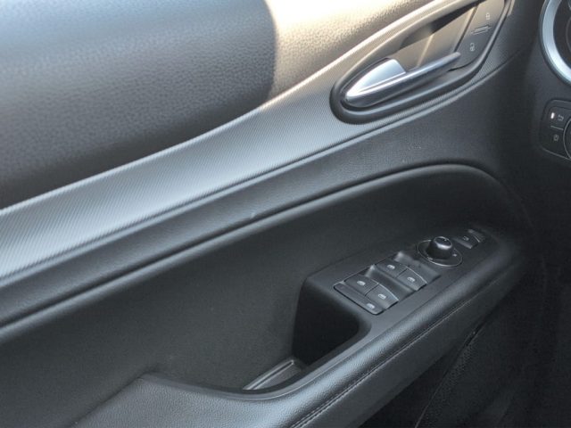 ALFA ROMEO Stelvio usata, con Specchietti laterali elettrici