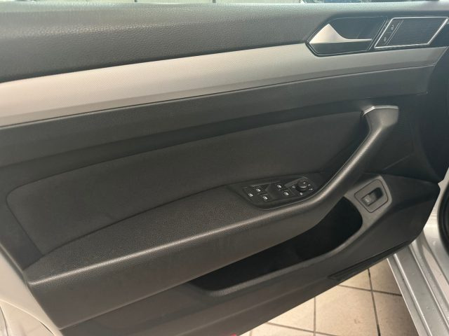 VOLKSWAGEN Passat Variant usata, con Climatizzatore