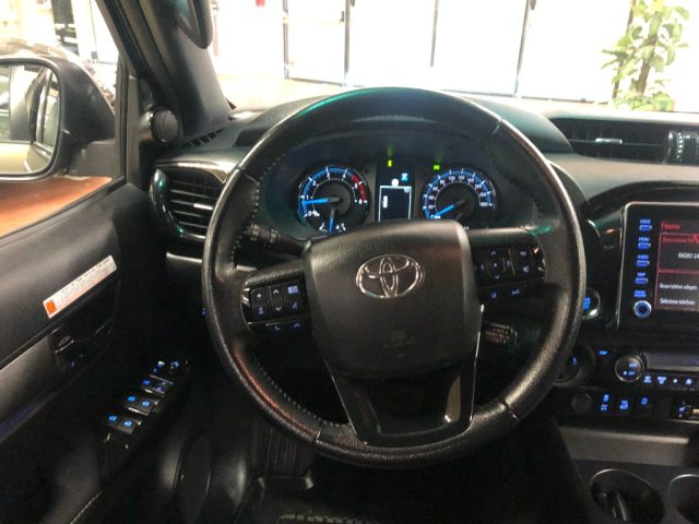 TOYOTA Hilux usata, con Autoradio digitale