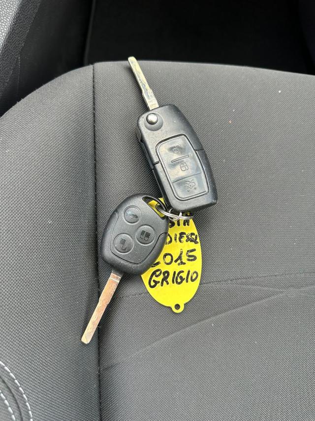FORD Fiesta usata, con MP3