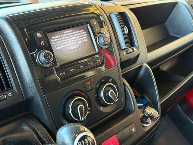 PEUGEOT Boxer usata, con Touch screen