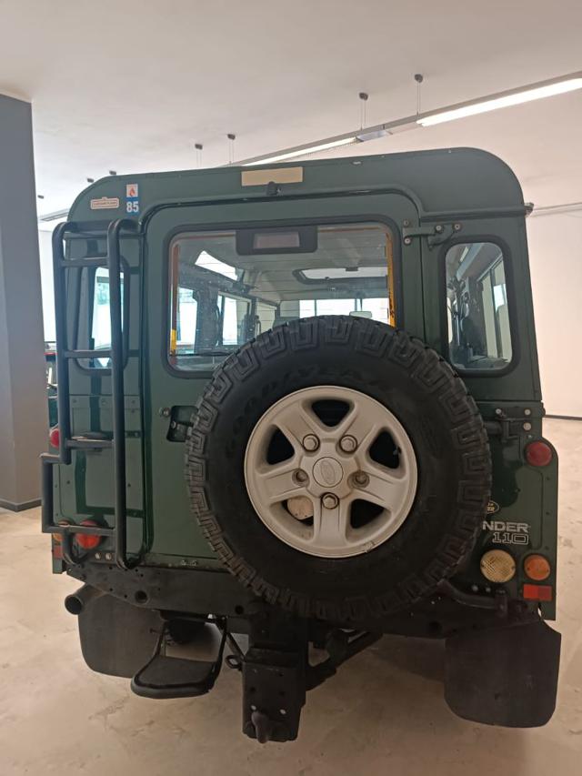 LAND ROVER Defender usata 4