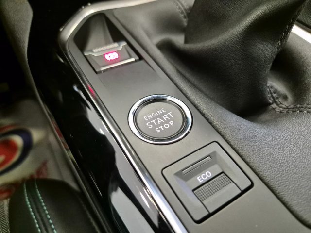 PEUGEOT 5008 usata, con Volante multifunzione