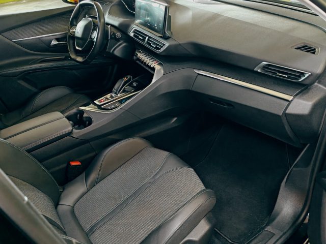 PEUGEOT 5008 usata, con Climatizzatore