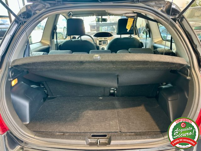 TOYOTA Yaris usata, con Sedile posteriore sdoppiato