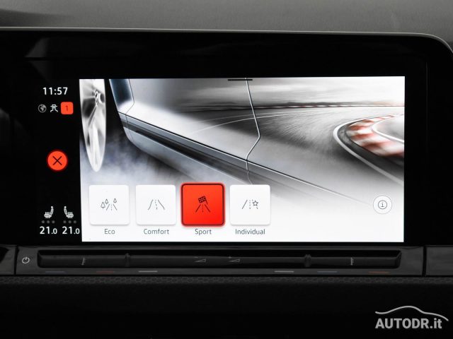 VOLKSWAGEN Golf usata, con Hill holder