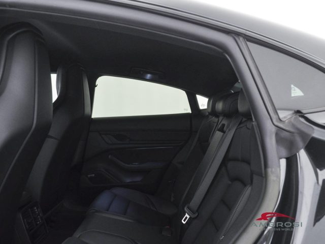 PORSCHE Taycan usata 9